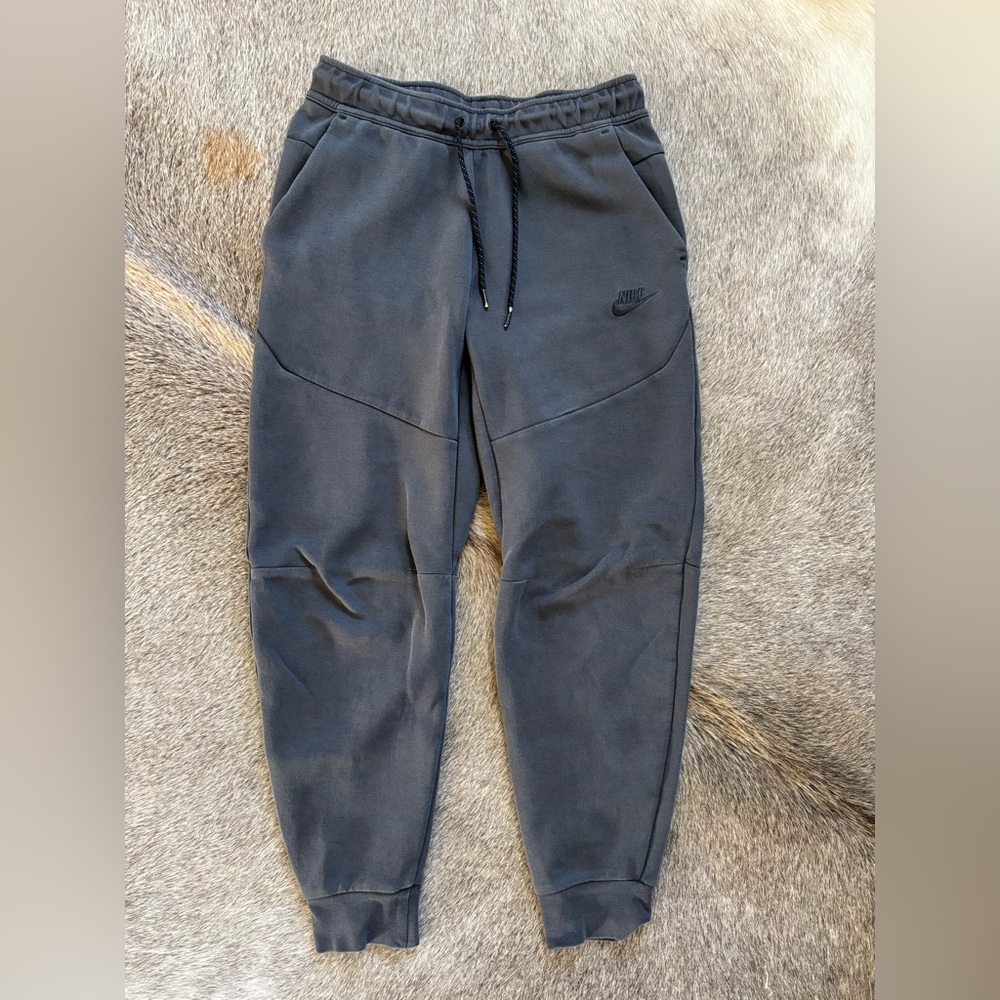 Nike Men’s Tech Joggers, dark grey, size S